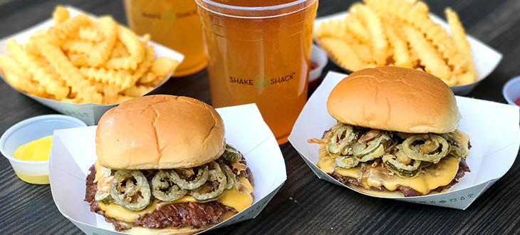 【シェイクシャックが新宿にオープン】ジューシーな限定バーガーと寄付つきデザート『コンクリート』をさっそく食べてみた。