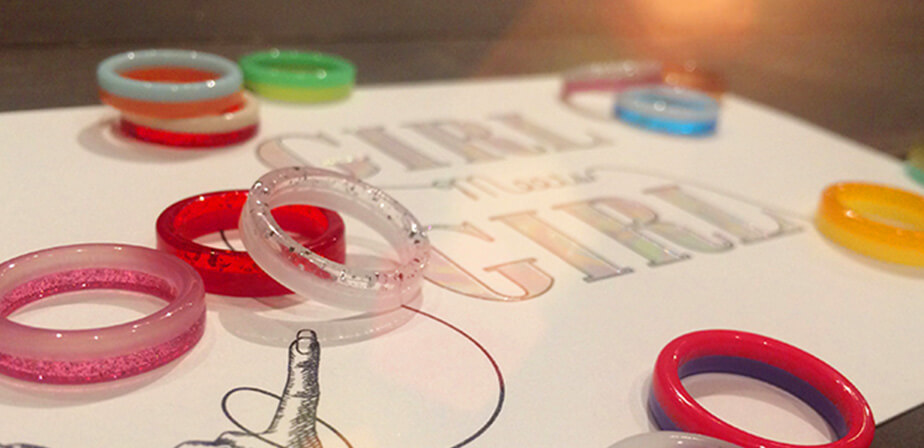 【ワンコインで夏のおしゃれも、社会貢献も！】雑誌MOREともコラボしたチャリティーピンキーリング。夏にピッタリのつけ方アレンジ大公開！